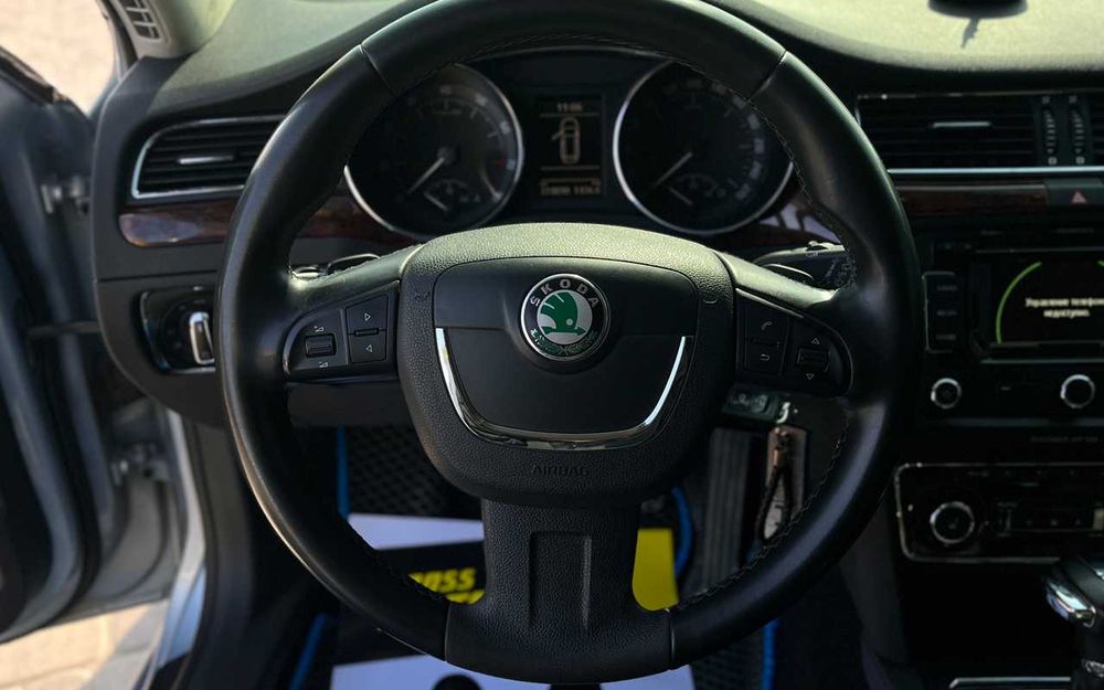 Skoda Superb 2011