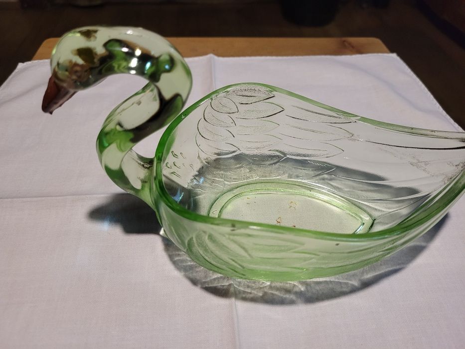 Szkło zielone owocarka przedmiot ozdobny w kształcie gęsi