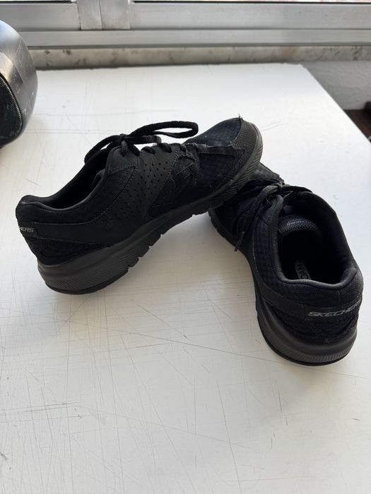 Ténis skechers lightweight pretos nr 38