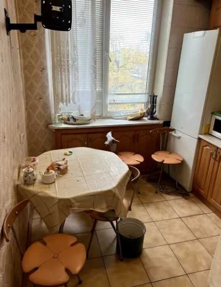 Двухкомнатная, "Сталинка", Севастопольская пл. 58000$.