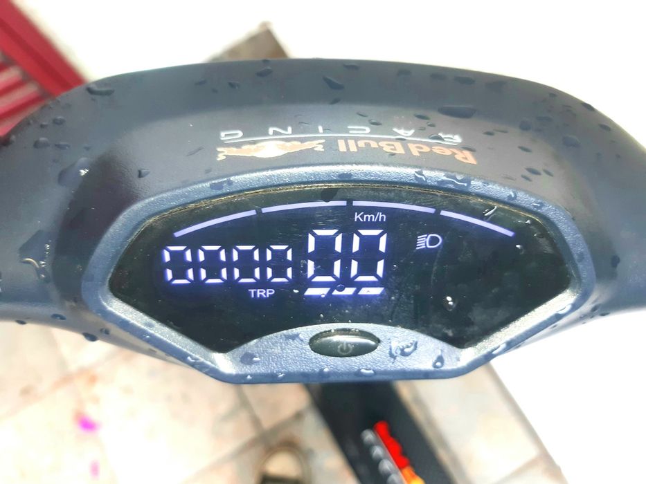 Trotinete eletrica Red Bull teen