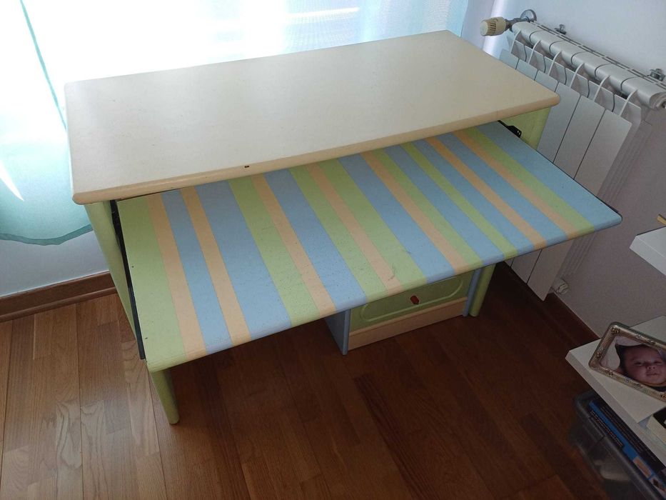 cama com cama extra em gaveta e 2 colchões