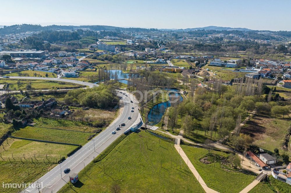 Terreno urbano, com 2200m2, Próximo ao Parque de Freamunde