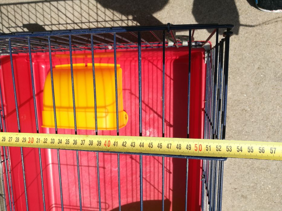 Habitat para animais com plataforma e rampa desmontável