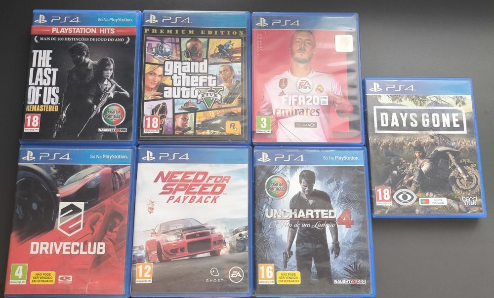 PS4 Slim (500GB) + 7 jogos