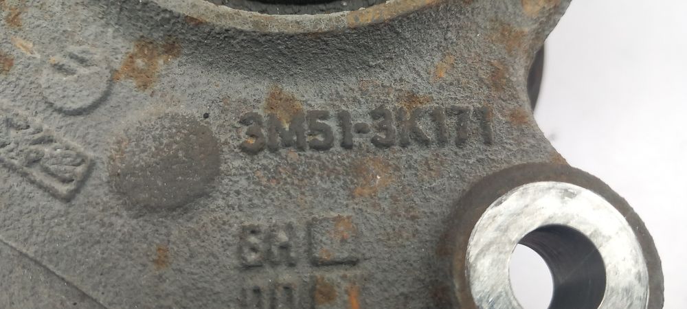 Manga de eixo frente esquerda FORD Focus II (DA_)