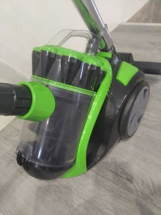 Пилосос Grunhelm GVC8210G