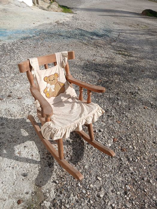 cadeira de baloiço para criança pequena