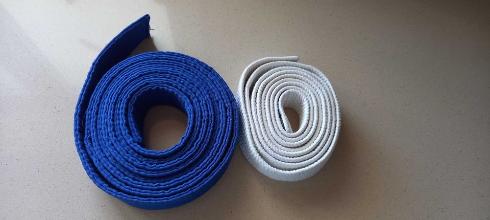 Fatos de Judo, Karaté, cintos e acessório de protecção