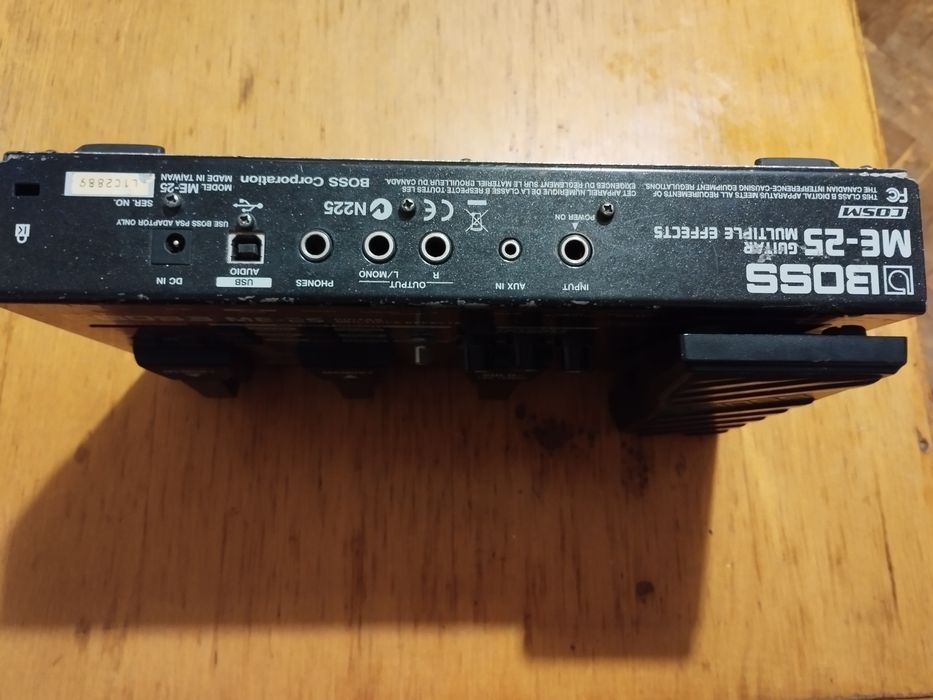 Гітарний процесор Boss ME25
