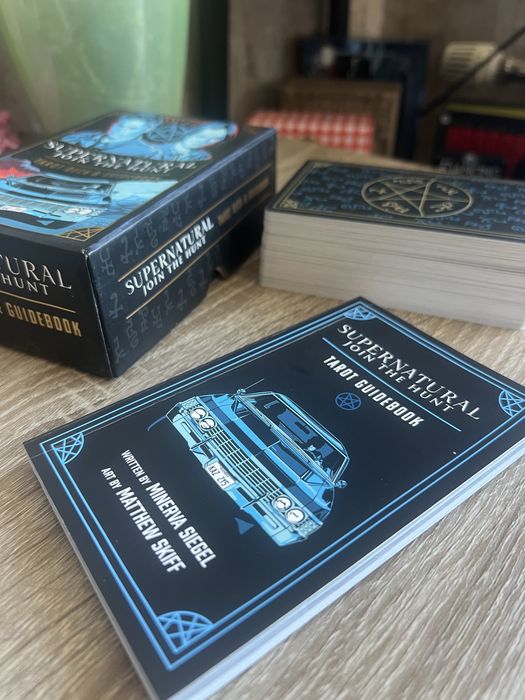 Розпродаж колод таро