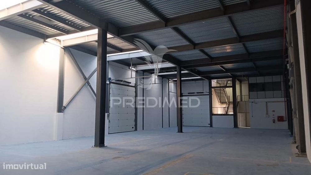 ARRENDAR Armazém Industrial moderno e muito funcional