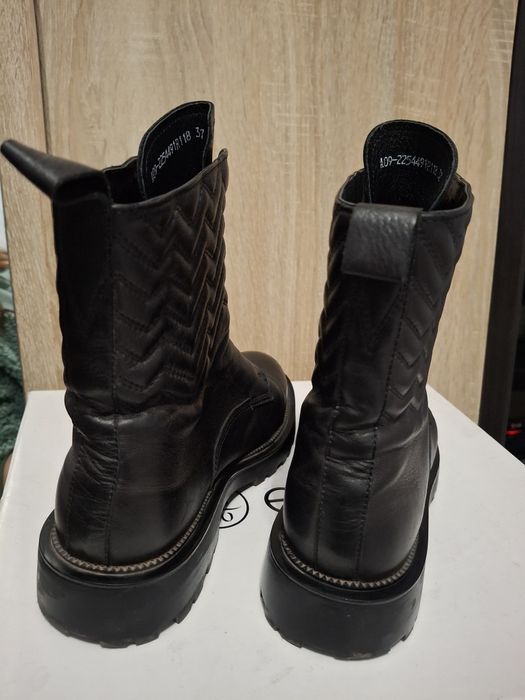Продам ботінки демі Estro