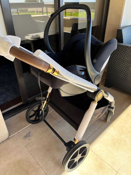 Carrinho de bebê Trio novo