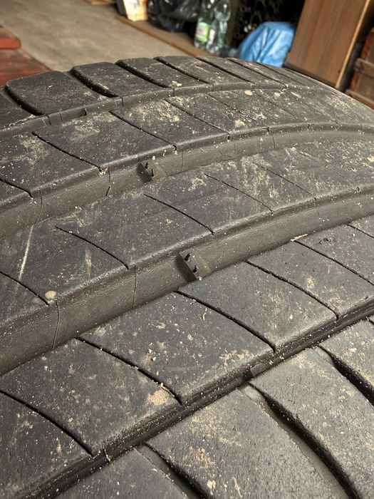Komplet opon letnich Michelin 224/45 R17 (1 uszkodzona)