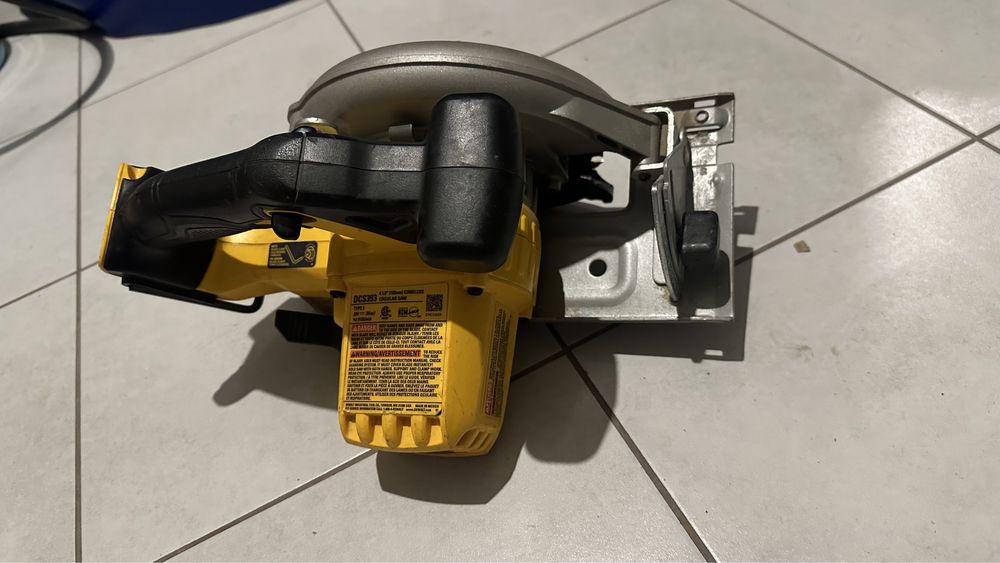 DCS393 Dewalt паркетка