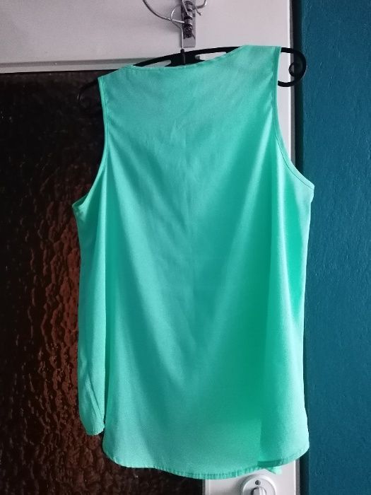 Miętowa zwiewna bluzka na lato