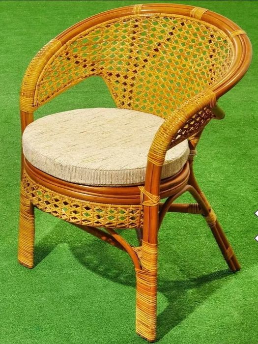 Продаю 2 кресла и столик ротанг