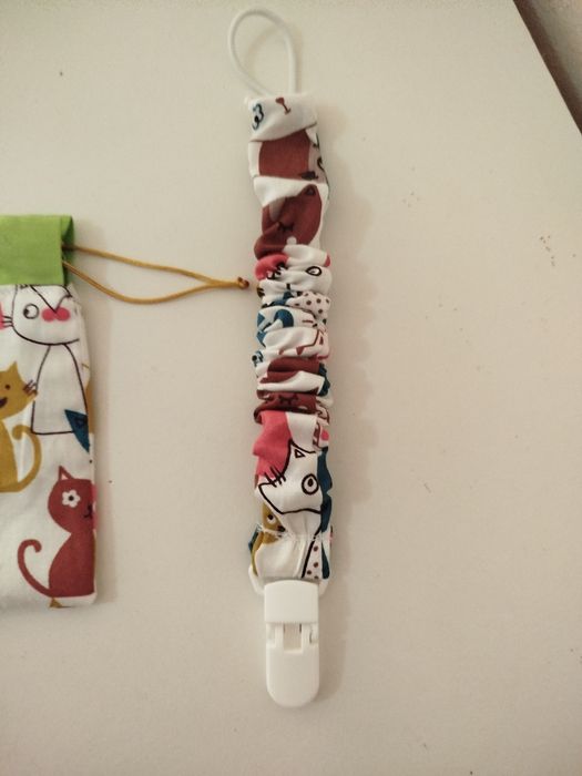 Conjunto de porta chucha e bolsinha para chucha