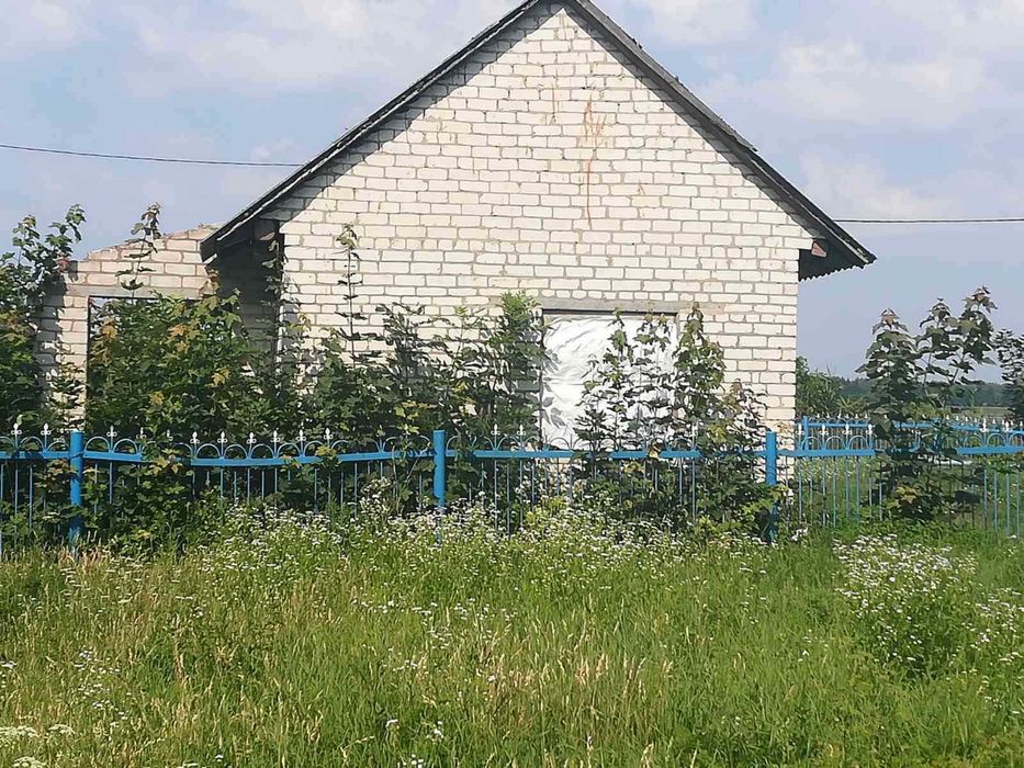 Будино біля озера, перша лінія