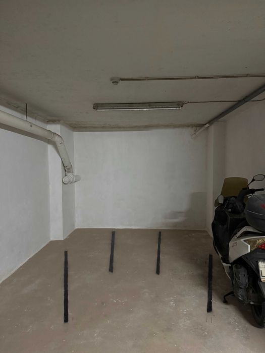 Estacionamento de mota no centro de Setúbal