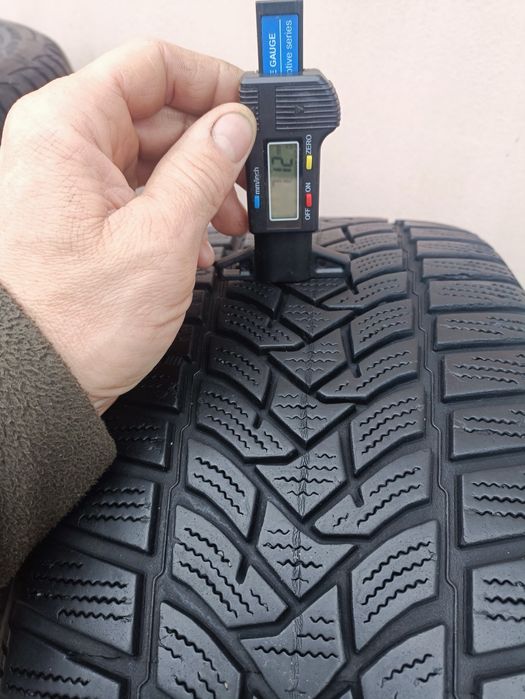 Комплект зимових шин 205/50 R17  Dunlop