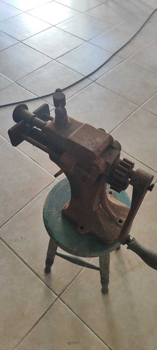 Frisadora / Fieira / Rebordeadora / Perfiladora manual de bancada em ferro fundido