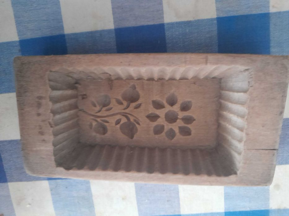 Zabytkowa stara foremka do masła, maselnica, drewno antyk