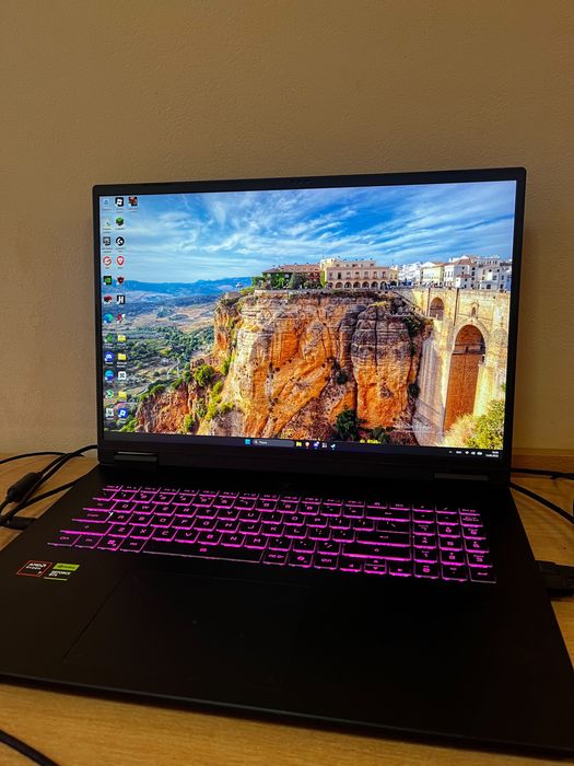 Laptop Gigabyte Gaming A18 3VH Ryzen 7 260 16 GB 1 TB RTX 5060 165 Hz