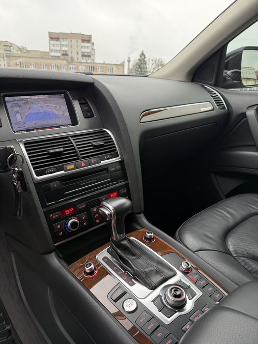 Продаж авто Ауді Q7