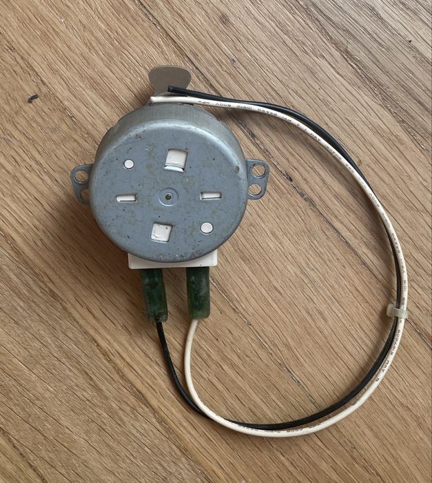 Silnik talerza mikrofalówki.