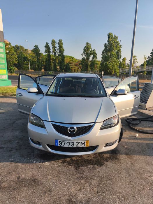 Carro modelo Mazda 3