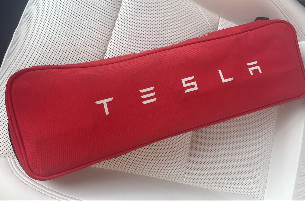 Triângulo Sinalização TESLA / Estojo Emergência