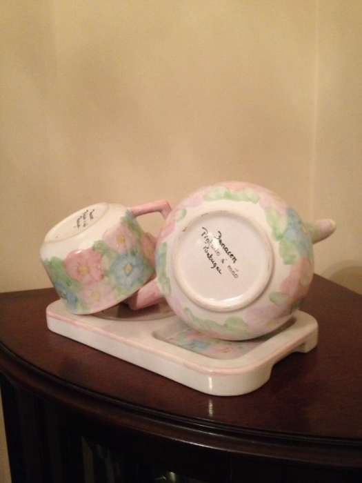 Conjunto de louça pintada à mão