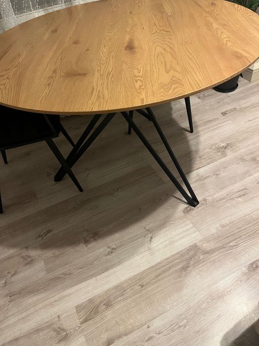 Stół okragly blat kolor drewna