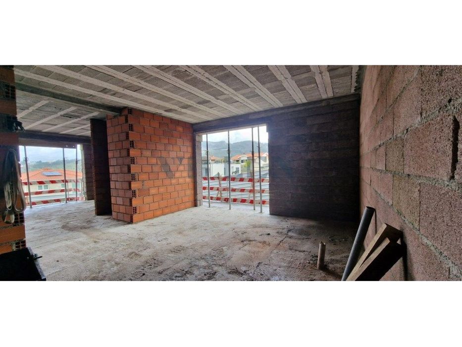 Apartamento T2 em Alpendorada com Vista Rio — Alpendorada, Várzea E Torrão, Porto