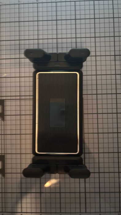 Uchwyt na telefon/tablet naścienny