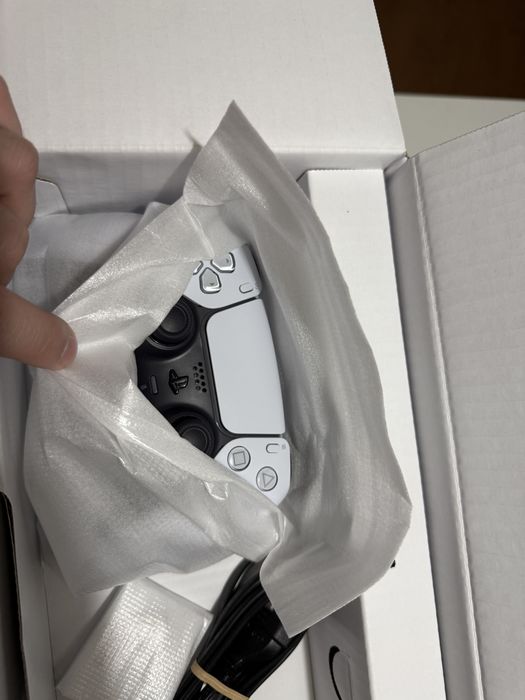 Consola PS5 Pro 2TB com Battlefield 6 e garantia