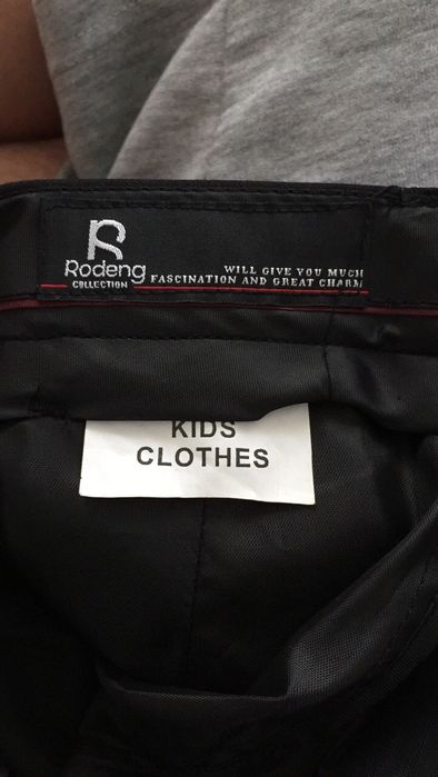 Черные школьные брюки и жилетка. Пиджак 48 размера