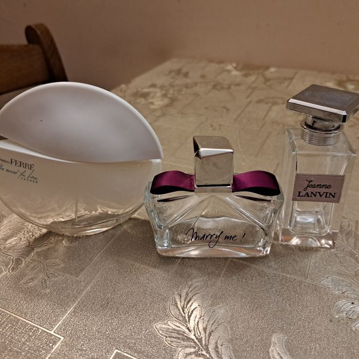 Порожні флакони з-під парфумів