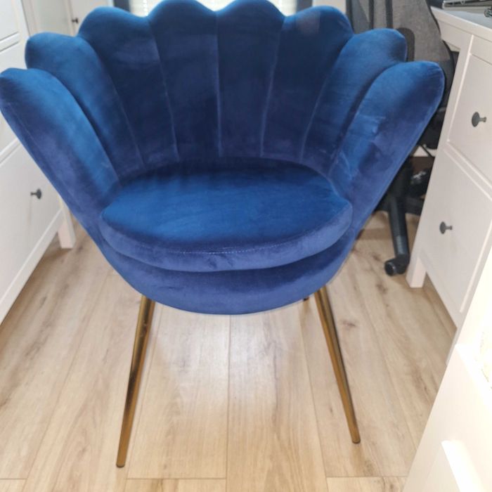 Fotel welurowy muszelka