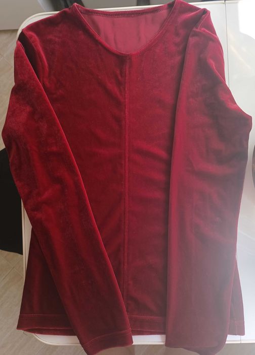 Top manga comprida em veludo vermelho XS. Decote V