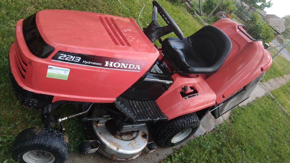 Kosiarka traktorek Honda 2213