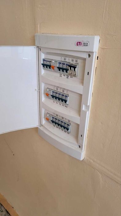 Продам  здание поликлиники  ул. Архитектора Алёшина