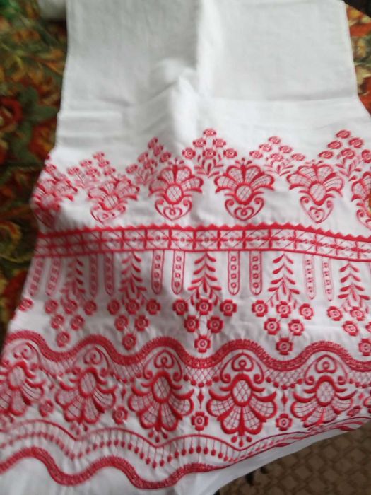 Простынь вышитая