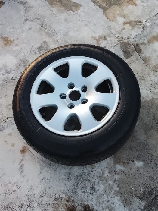 Jante Especial R15 VW SHARAN 5 FUROS Com Pneu 195/65 R15 para Suplente