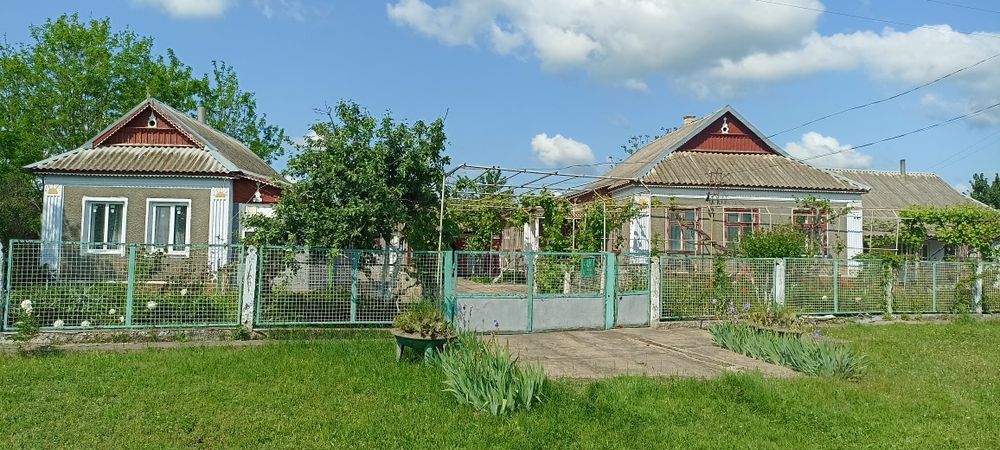 Продам 2 дома на одном участке