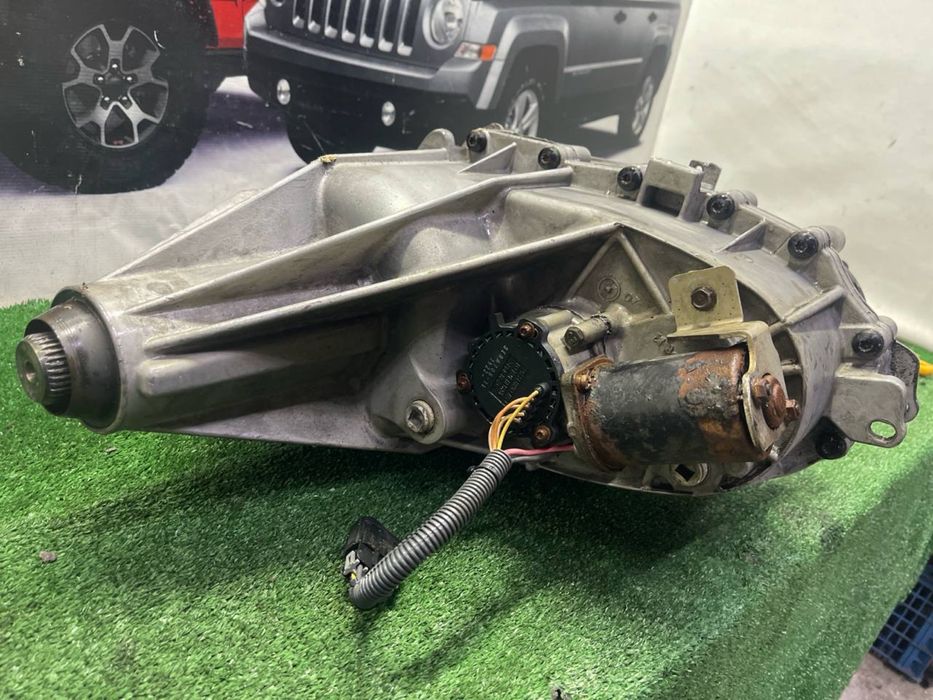 Роздатка  роздаточна коробка Hummer H3 2005- 60LB C003832