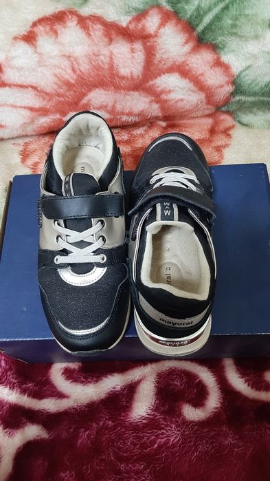 продам кроссовки срочно