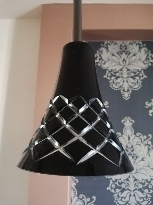 Lampy wiszące ze szklanymi kloszami
